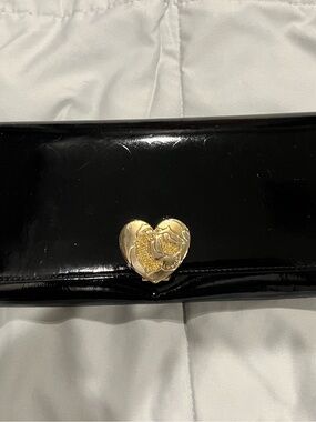 Lovcat Black Patent Heart-Clasp Women's Clutch